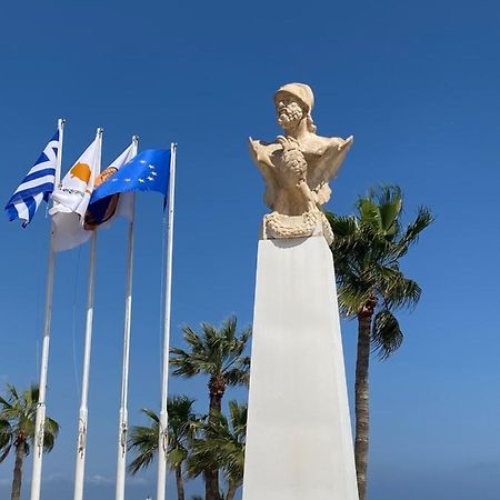 Larnaca Beach Apartment 44 Bagian luar foto