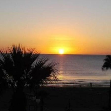 Larnaca Beach Apartment 44 Bagian luar foto
