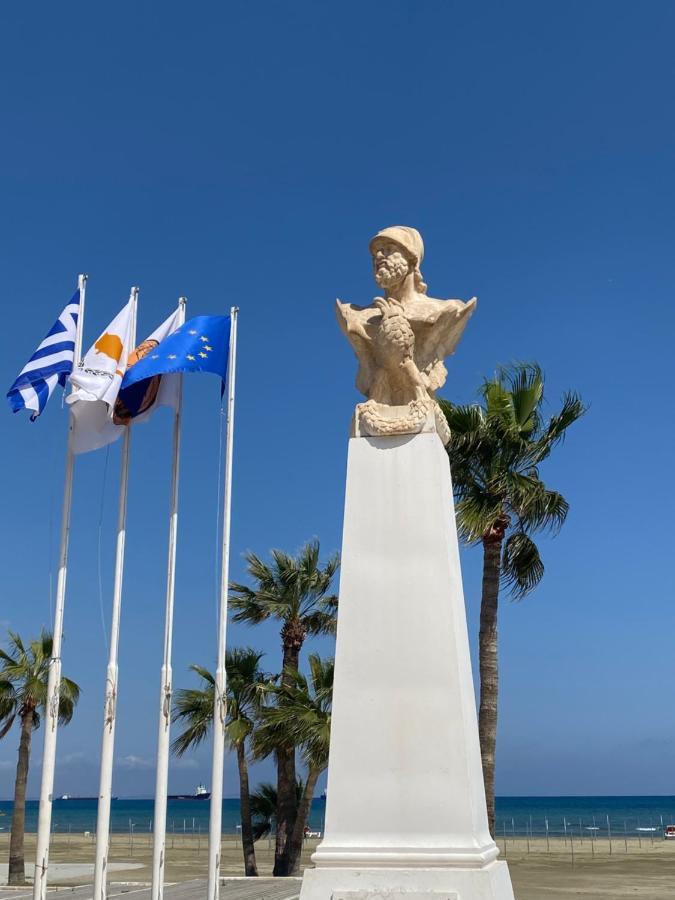 Larnaca Beach Apartment 44 Bagian luar foto