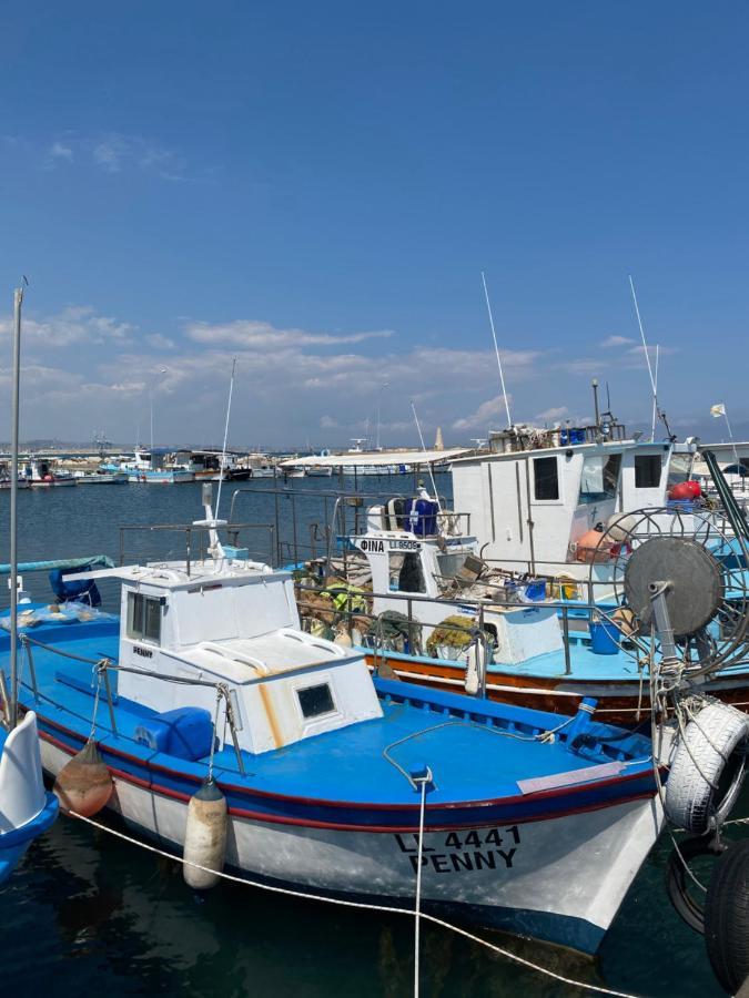 Larnaca Beach Apartment 44 Bagian luar foto