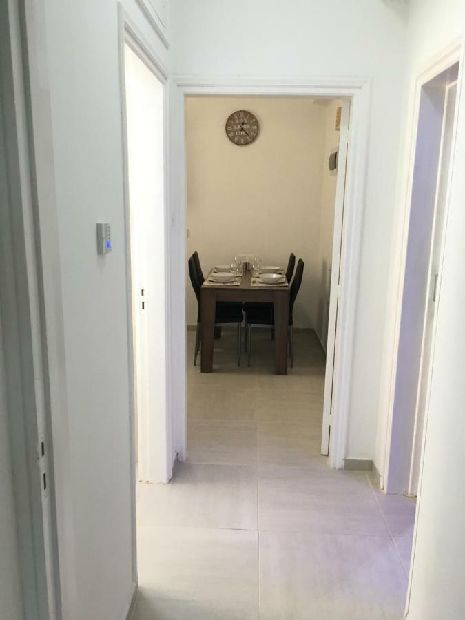 Larnaca Beach Apartment 44 Bagian luar foto