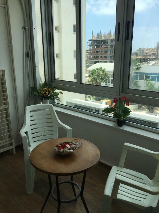 Larnaca Beach Apartment 44 Bagian luar foto