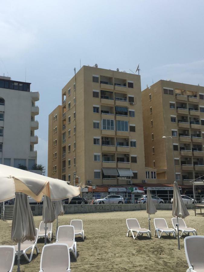 Larnaca Beach Apartment 44 Bagian luar foto