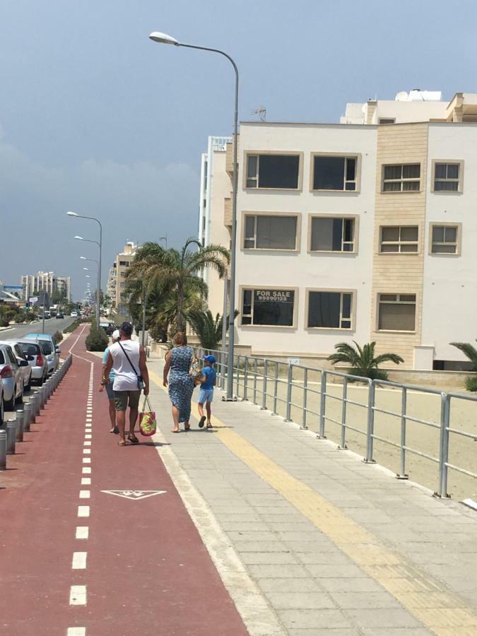Larnaca Beach Apartment 44 Bagian luar foto